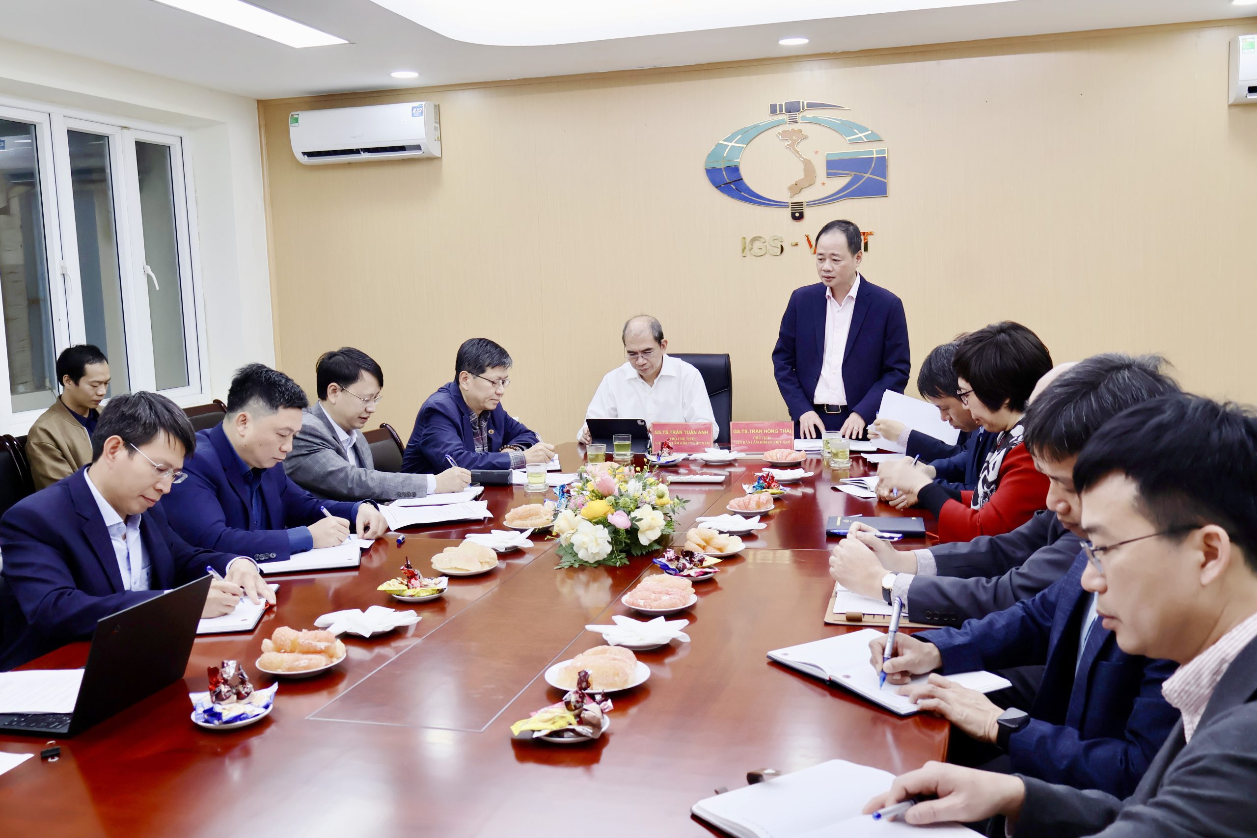 GS.TS. Trần Hồng Thái – Chủ tịch Viện Hàn lâm Khoa học và Công nghệ Việt Nam thăm và làm việc tại Viện Các Khoa học Trái Đất